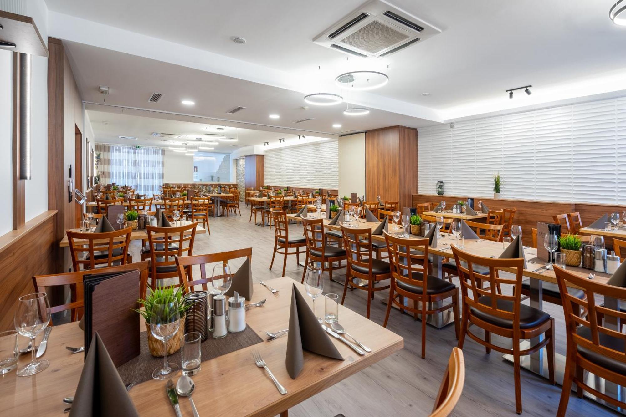 City Hotel Штоккерау Экстерьер фото