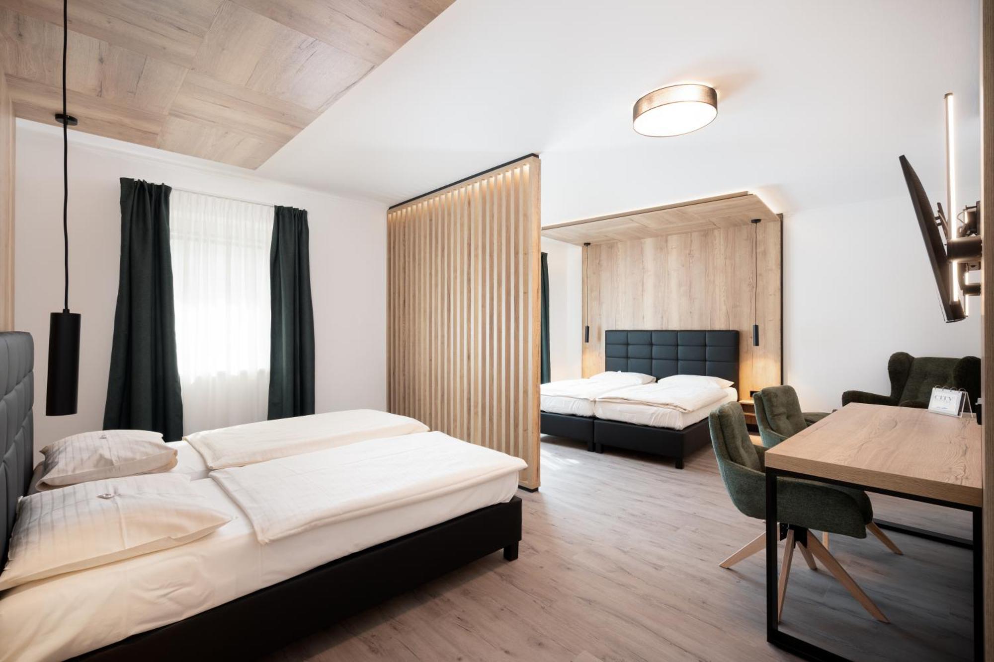 City Hotel Штоккерау Экстерьер фото